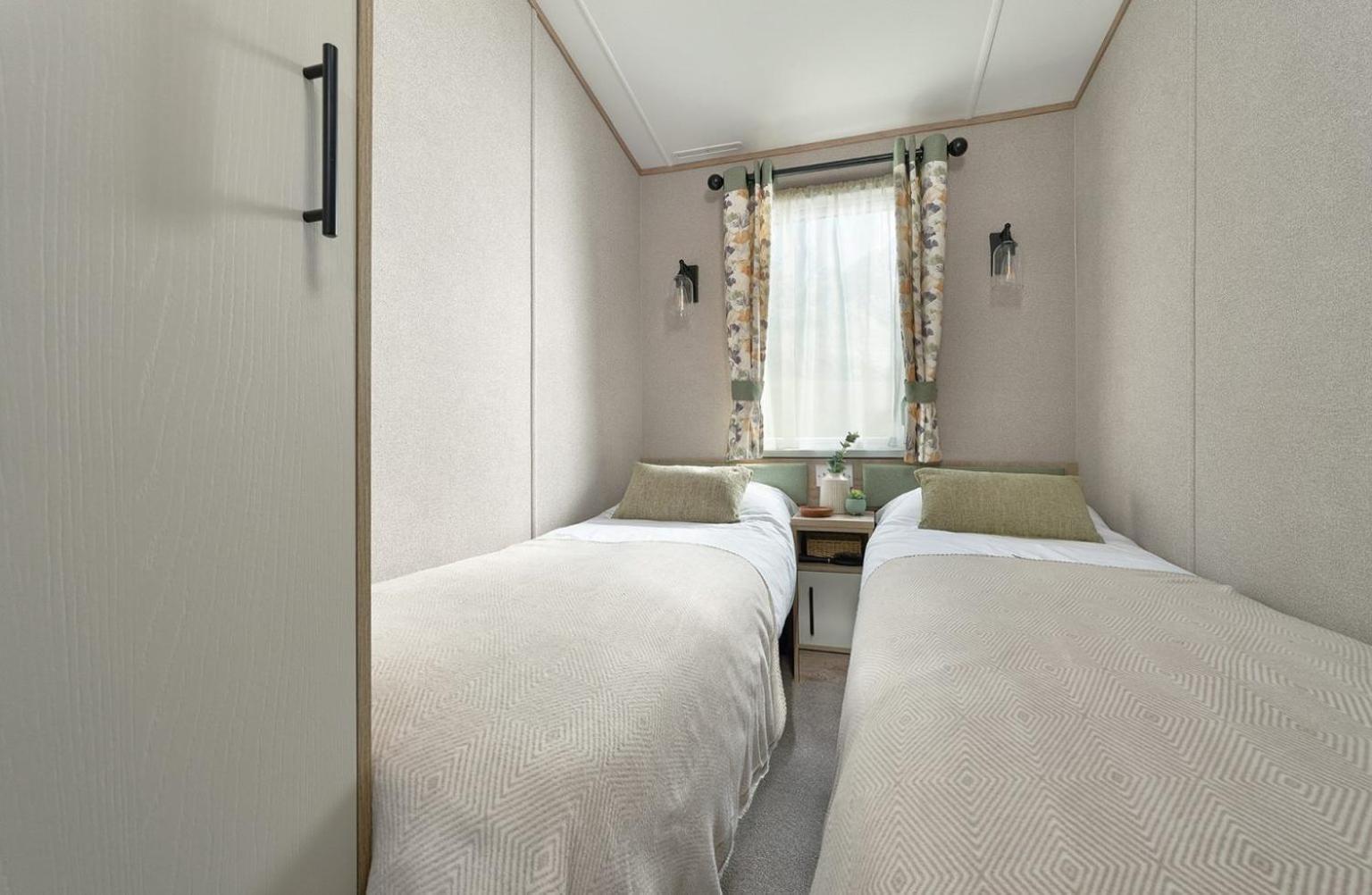Emma'S Oasis 2-Bedroom Caravan At Durdle Door Sleeps 4 West Lulworth Esterno foto